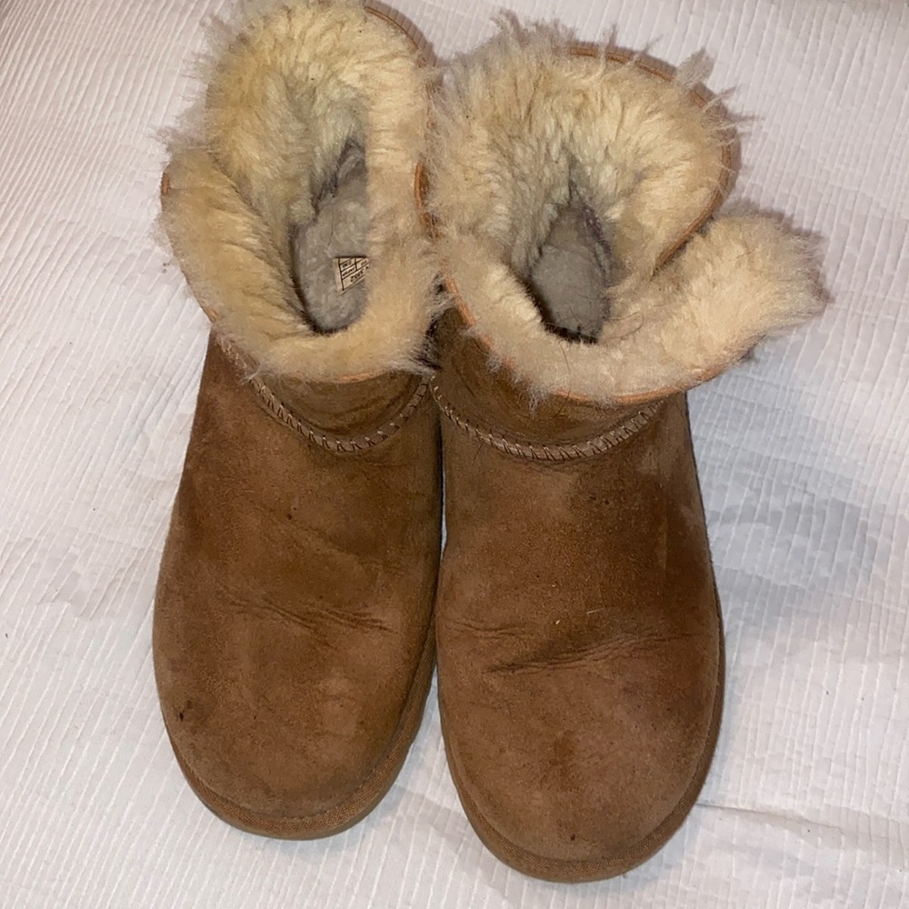 Women’s low UGG boots